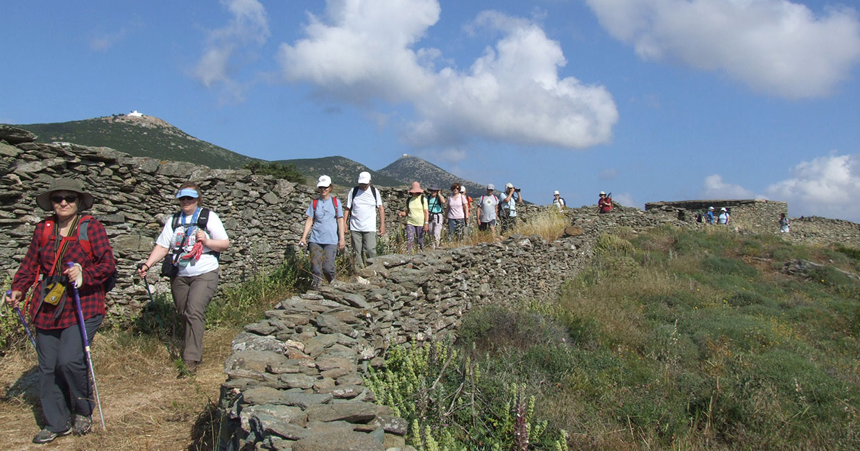 Trekking tours with groups in Sifnos
