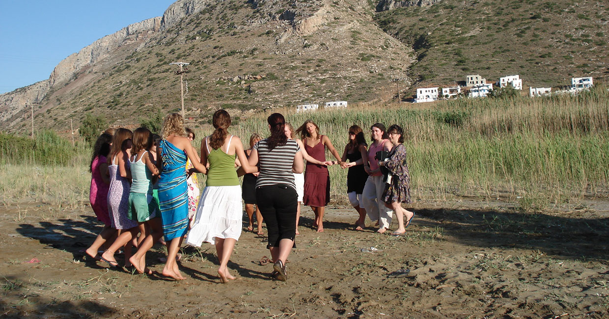 Greek folk dancing lessons for groups at Kamares beach