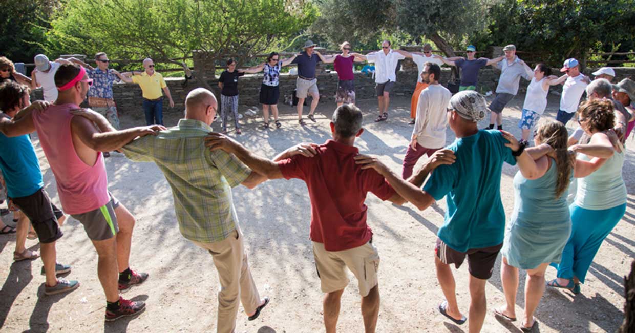 Lessons of greek traditional dances organized by Sifnos events